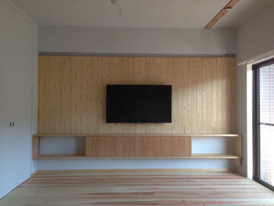 ソファ向かいのテレビ